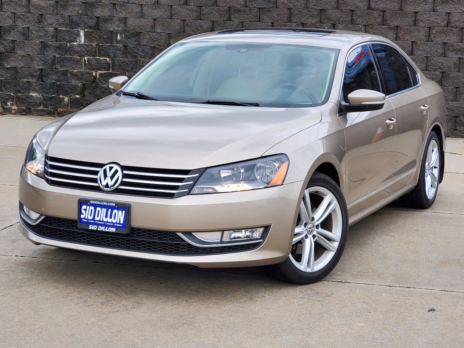 pre-owned-2015-volkswagen-passat-1-8t-sport-fwd-4-door-sedan